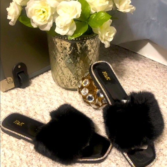 Faux fur slippers brand new size 10 - Picture 1 of 3